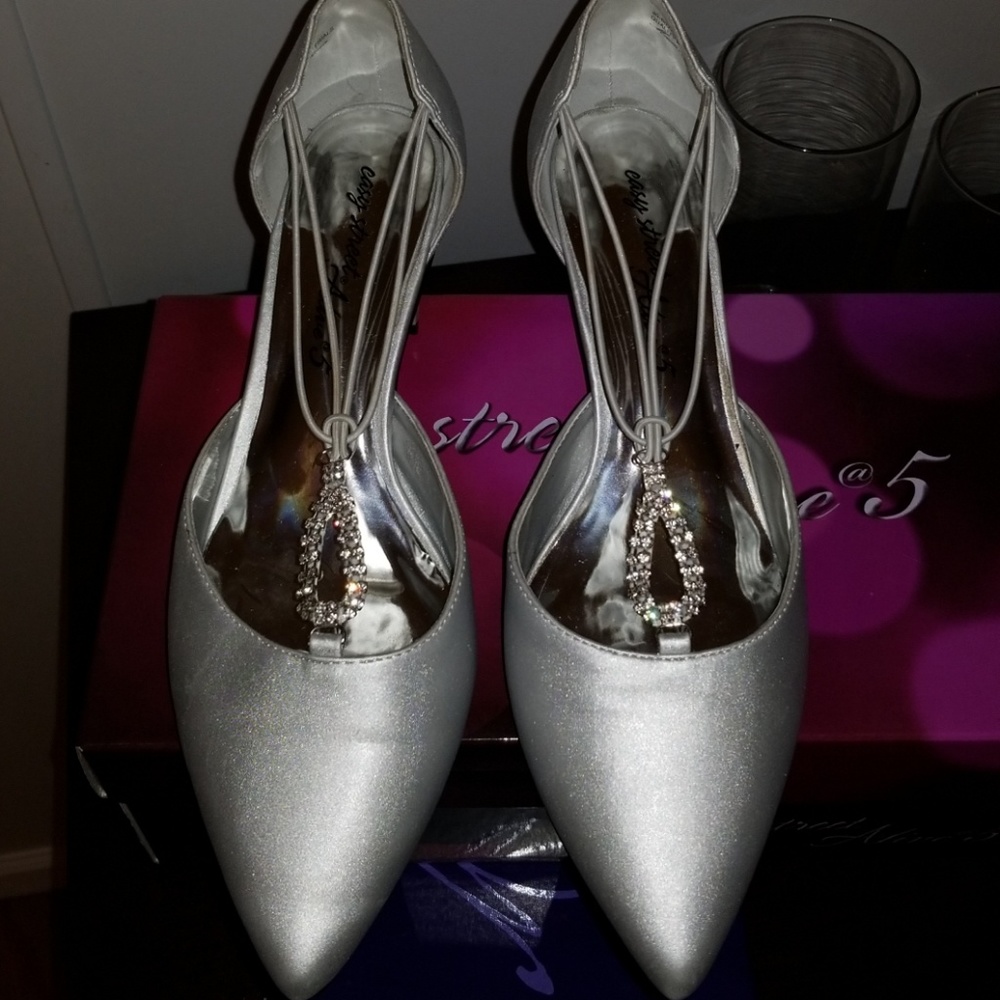 Beautiful evening shoes. Size 8.5 W